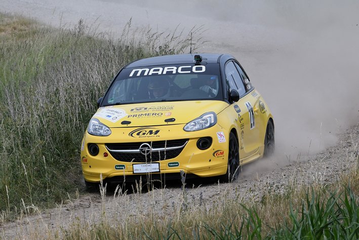 Marco Gersager og Carina Møller i deres Opel ADAM på en af de mange hurtige og udfordrende grusveje i Djurs Rally
(Foto: MD/autoMOTIV - specialpress@gmail.com)